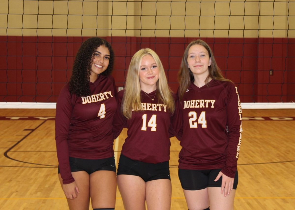 Sarah Laallami #4, Avery Smith #14, and Jenna Goudge #24